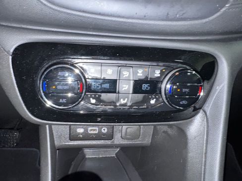 Used 2022 Buick Encore GX Select image 8