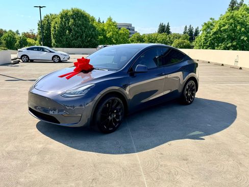 Used 2023 Tesla Model Y AWD image 14