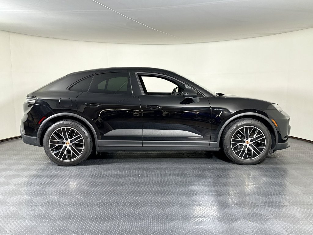 Certified 2026 Porsche Macan Electric RWD image 8