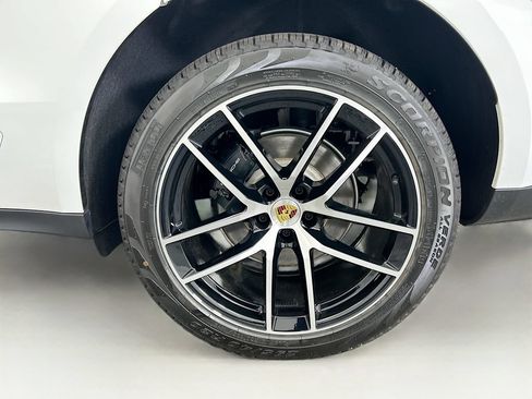 Used 2026 Porsche Macan AWD/4WD image 32