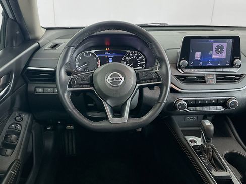 Used 2019 Nissan Altima 2.5 SR w/ SR Premium Package image 17