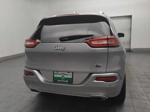 Used 2017 Jeep Cherokee Overland w/ Technology Group AWD/4WD image 7