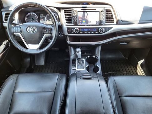 Used 2016 Toyota Highlander XLE AWD/4WD image 27