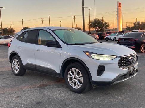 Used 2025 Ford Escape Active image 3