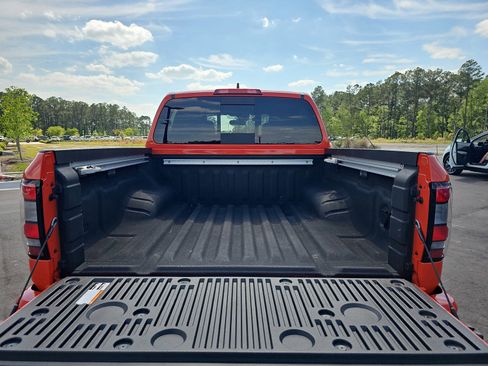 Used 2025 Nissan Frontier Pro-X w/ Pro Convenience Package RWD image 12