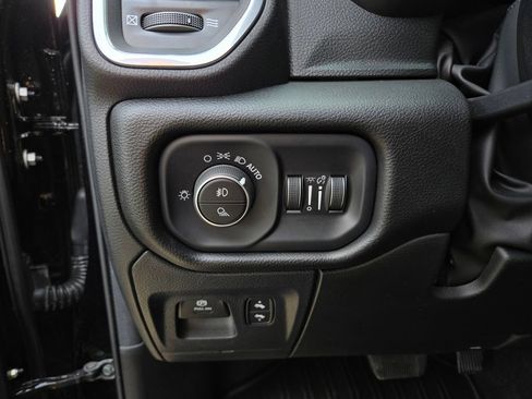 Used 2024 RAM 1500 Laramie AWD/4WD image 16