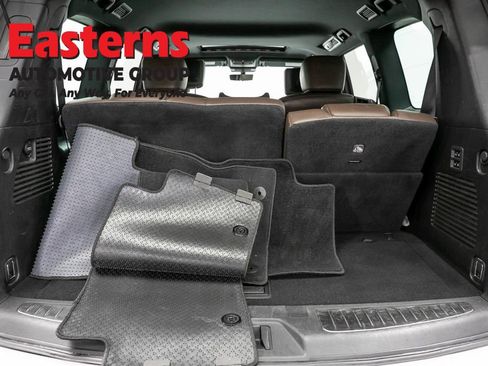 Used 2023 Nissan Armada Platinum w/ Captain's Chairs Package AWD/4WD image 9