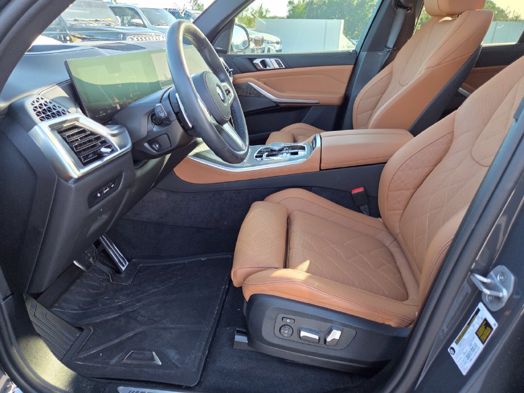 Certified 2026 BMW X5 sDrive40i w/ M Sport Package RWD image 9