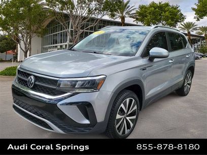 Used 2022 Volkswagen Taos SE w/ Panoramic Sunroof Package