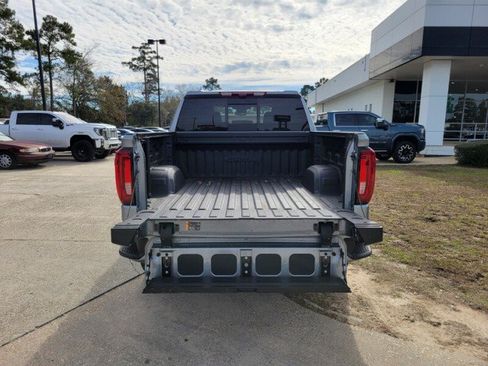 Used 2024 GMC Sierra 1500 AT4 w/ Technology Package AWD/4WD image 8