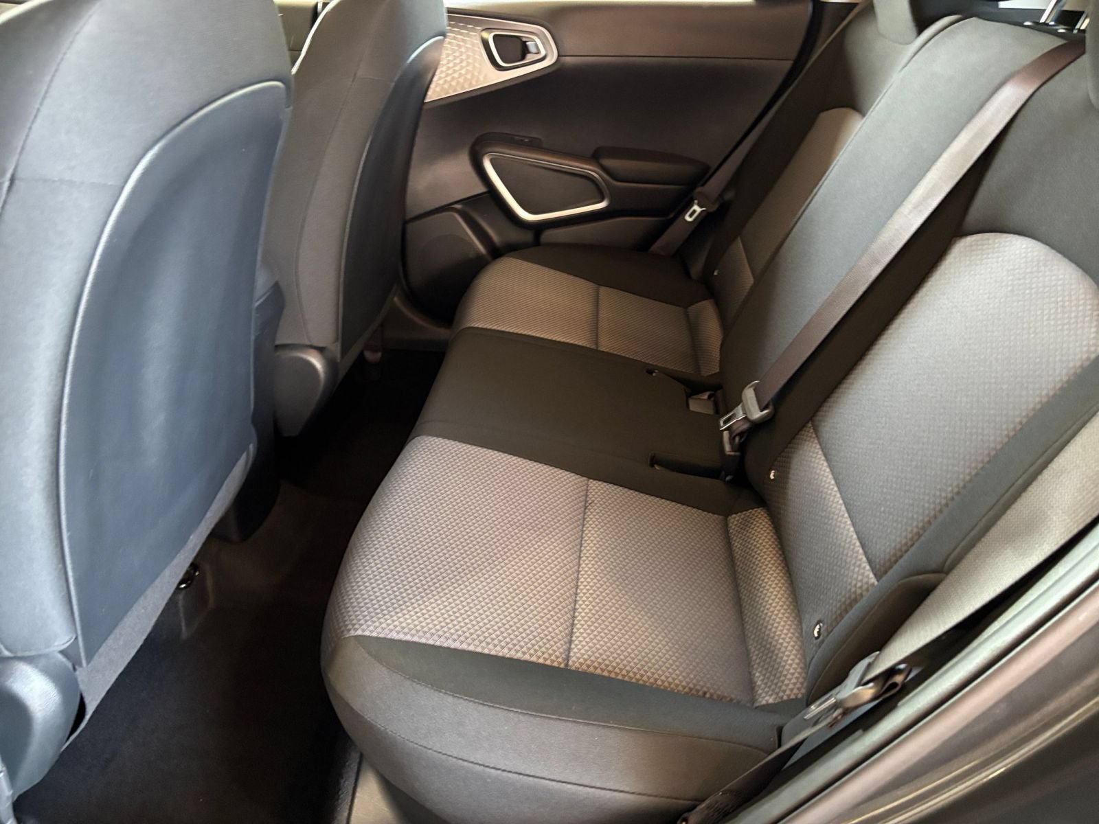 Used 2025 Kia Soul LX w/ LX Technology Package FWD image 22