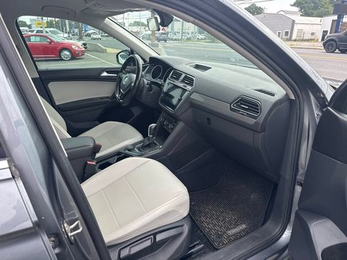 Used 2018 Volkswagen Tiguan SE AWD/4WD image 6