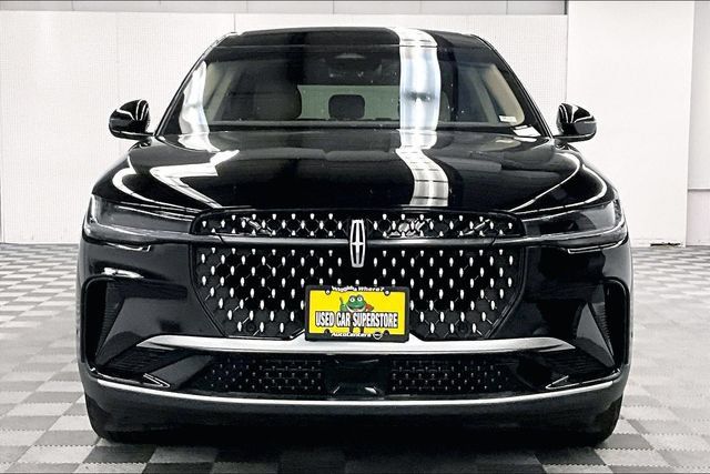 Used 2024 Lincoln Nautilus Premier AWD/4WD image 4