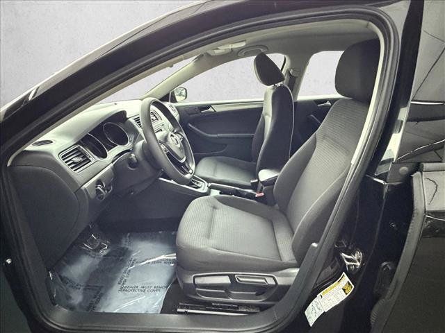 Used 2016 Volkswagen Jetta SE FWD image 12