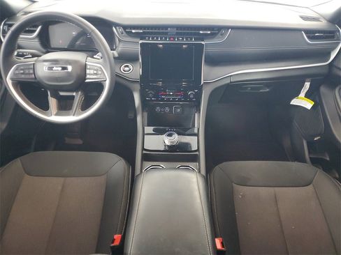 Used 2024 Jeep Grand Cherokee L Laredo image 13