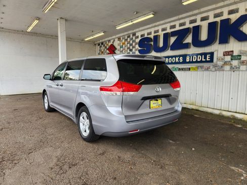 Used 2011 Toyota Sienna FWD image 8