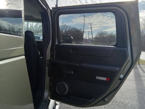 Used 2005 HUMMER H2 w/ Preferred Equipment Group AWD/4WD image 14