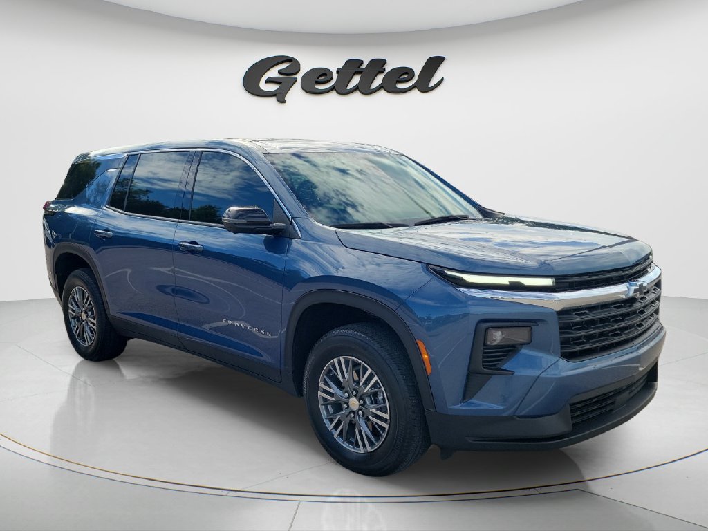Used 2024 Chevrolet Traverse LS FWD image 3