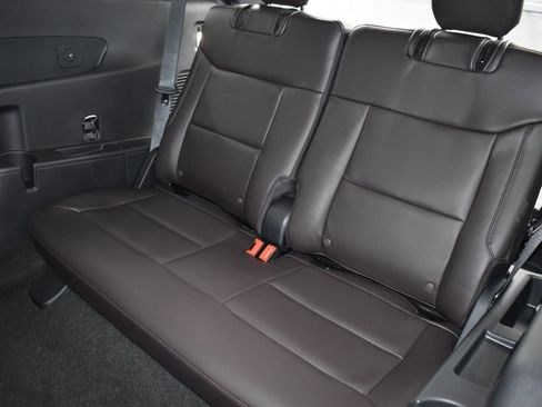 Used 2025 Ford Explorer Platinum w/ Ultimate Package image 11