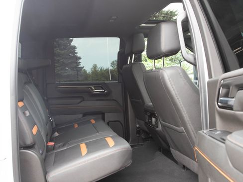 Used 2024 GMC Sierra 2500 AT4 w/ Technology Package AWD/4WD image 12
