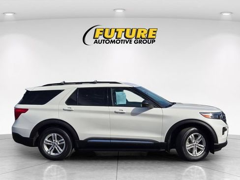 Used 2023 Ford Explorer XLT RWD image 3