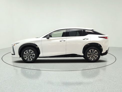 Used 2025 Lexus RZ 300e FWD image 8