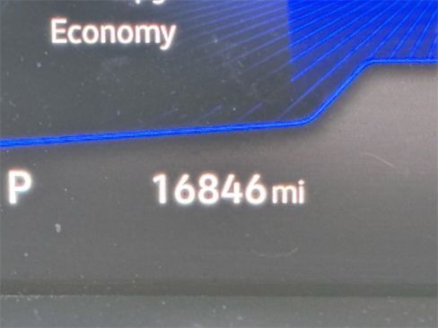 Used 2022 Volkswagen Tiguan SE image 29