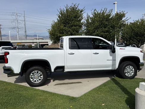 Used 2024 Chevrolet Silverado 3500 LTZ w/ LTZ Convenience Package AWD/4WD image 6
