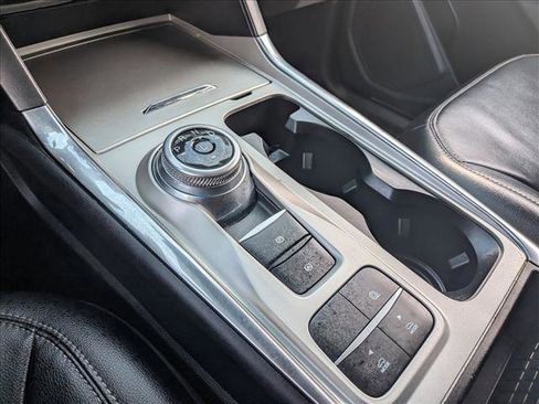 Used 2023 Ford Explorer Limited image 11