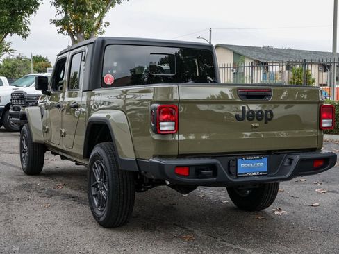 New 2026 Jeep Gladiator Sport image 3