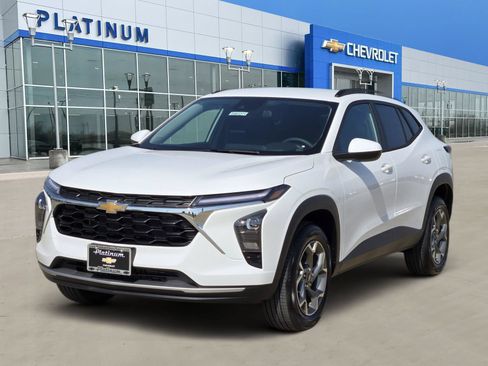 New 2026 Chevrolet Trax LT FWD image 2