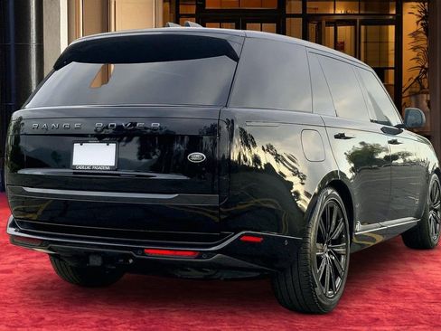 Used 2023 Land Rover Range Rover Long Wheelbase Autobiography image 6