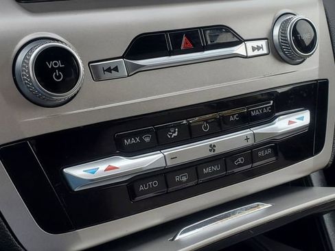 Used 2022 Ford Explorer 4WD image 17