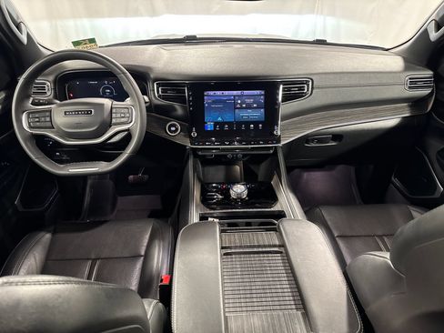 Used 2024 Jeep Wagoneer L Series II w/ Flexible Seating Group AWD/4WD image 4