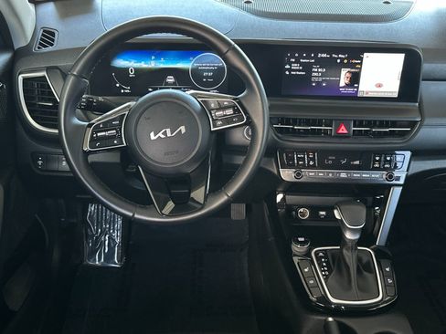 Used 2024 Kia Seltos EX FWD image 13