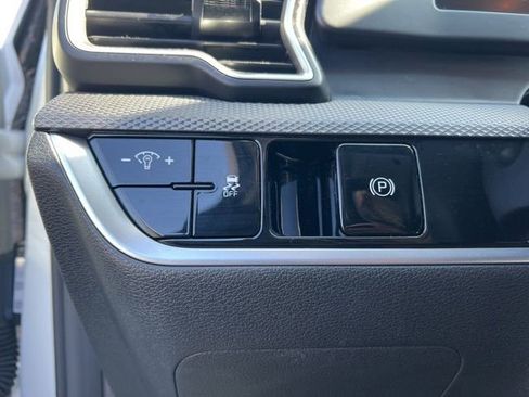 Certified 2025 Kia Sportage LX image 11