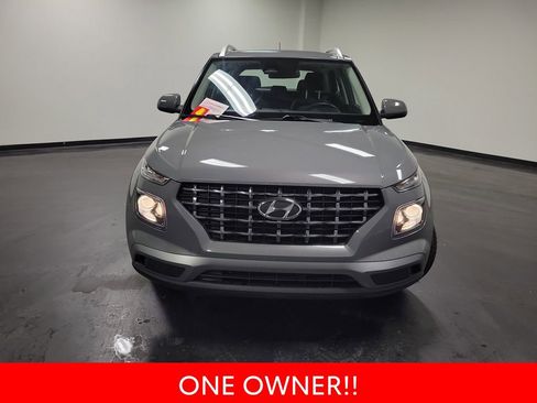 Used 2023 Hyundai Venue SEL image 3