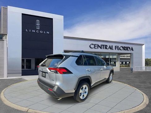 Used 2021 Toyota RAV4 XLE FWD image 3