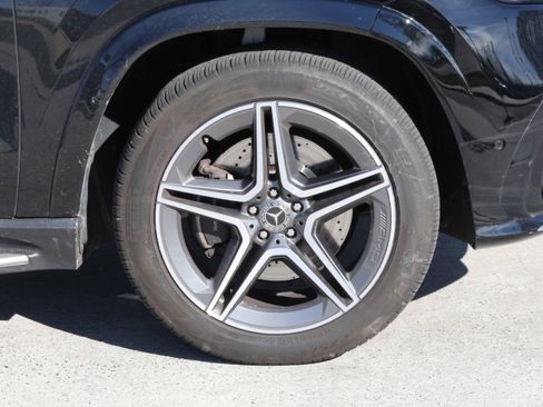 Used 2024 Mercedes-Benz GLS 450 4MATIC image 11