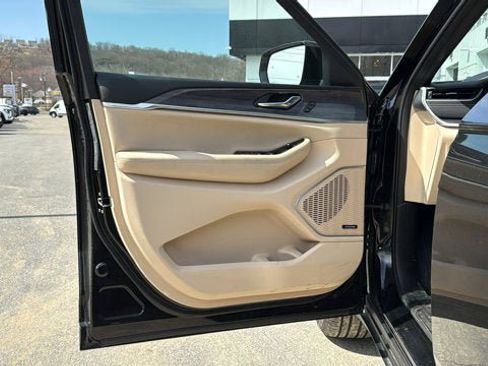 Certified 2024 Jeep Grand Cherokee Limited w/ Black Appearance Package image 12