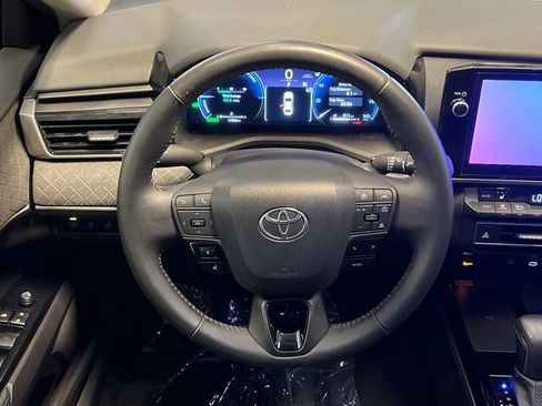 Used 2025 Toyota Camry XLE FWD image 19