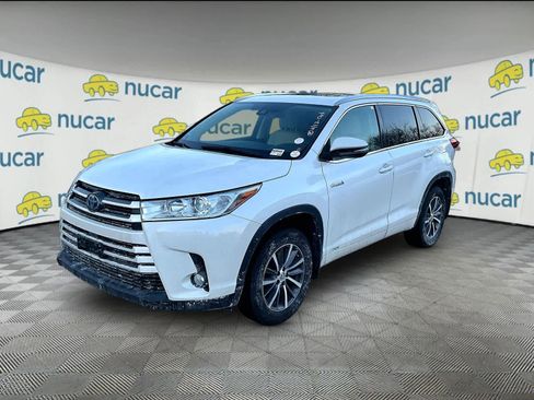 Certified 2017 Toyota Highlander XLE image 2
