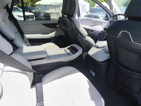 New 2026 Lincoln Navigator Reserve AWD/4WD image 29