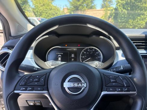 Used 2025 Nissan Versa SV FWD image 25