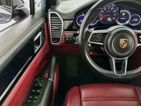 Used 2023 Porsche Cayenne w/ Premium Package AWD/4WD image 10