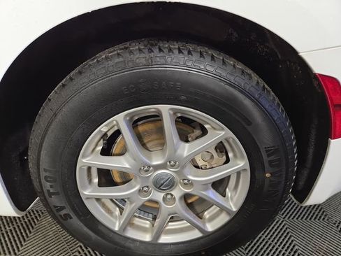 Used 2024 Chrysler Pacifica Touring-L FWD image 11