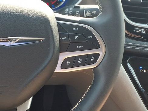 Used 2022 Chrysler Pacifica Touring-L FWD image 19
