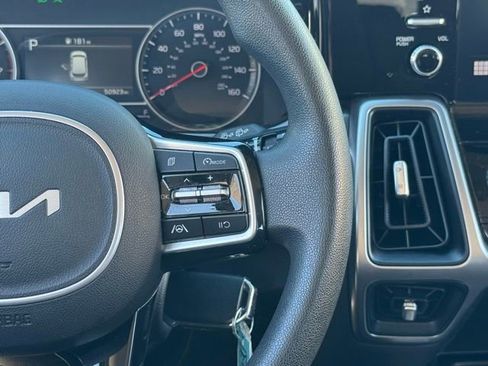 Used 2023 Kia Sorento LX image 16