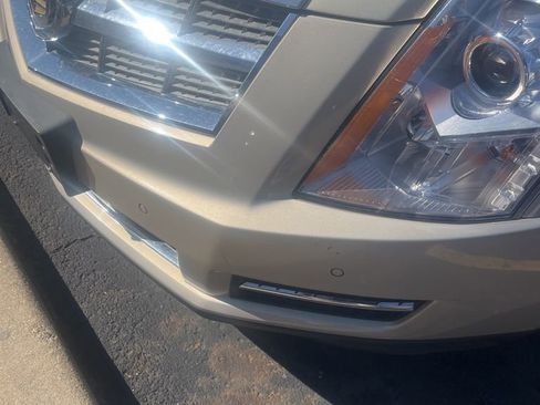 Used 2010 Cadillac SRX Luxury image 2