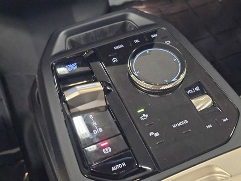 Used 2024 BMW iX xDrive50 w/ Premium Package AWD/4WD image 18